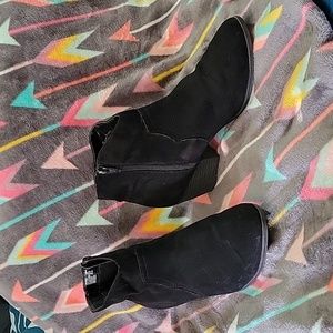 Faded Glory Black Velvet /Suede like Boots Booties